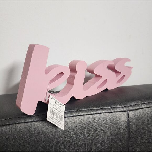 New Valentine's Day "Kiss" wooden Sign - Picture 2 of 3